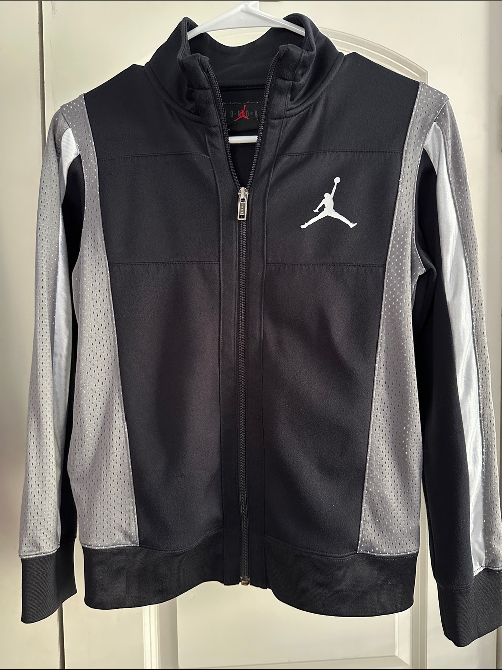 Boys Jordan zipper up jacket size medium youth